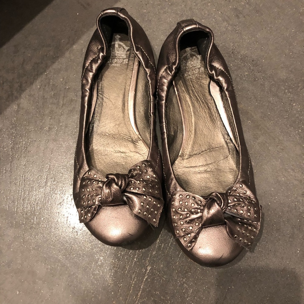 Pewter flats with studded bow
